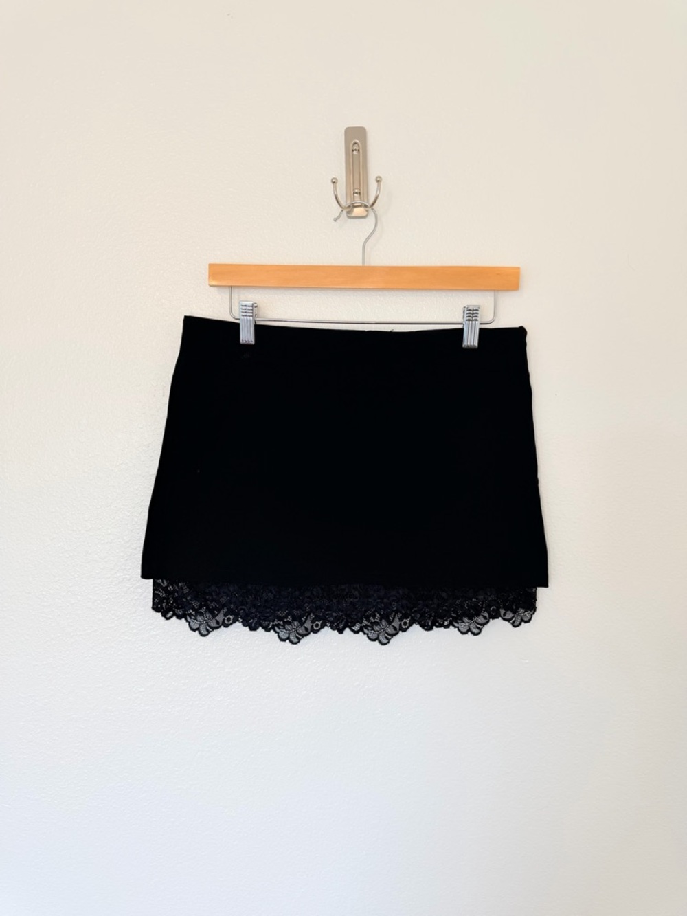 Delia’s black Lace-Hem Mini Skirt